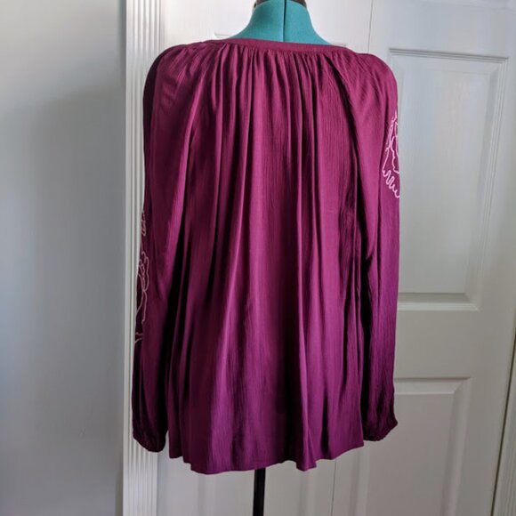 Ladies top - Picture 2 of 10